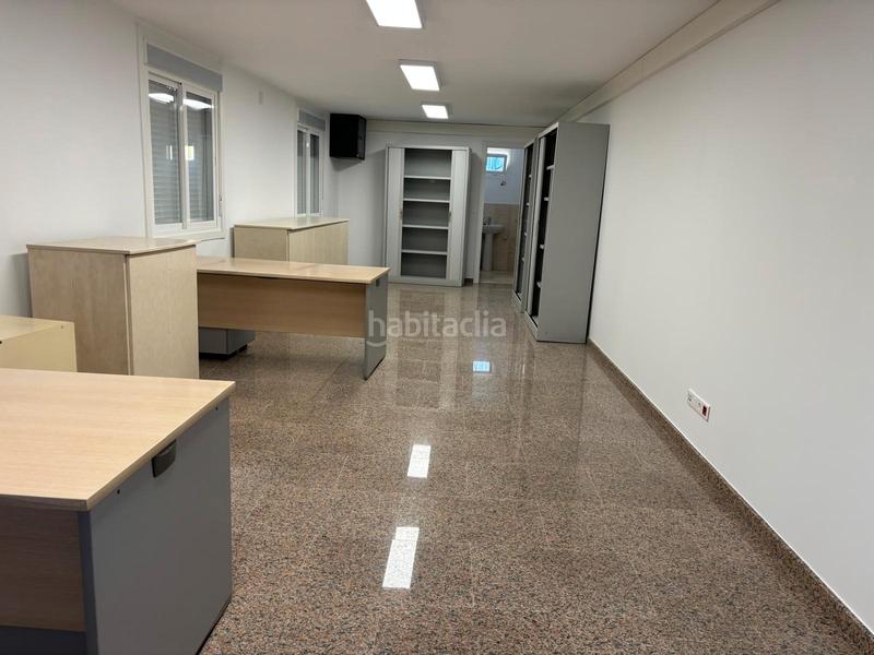 Foto d3a2b0e8-f8fa-4a7e-b93c-e221e68b64cc. Affitto capannone industriale con riscaldamento in Porriño (O)