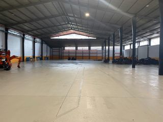 Rent Industrial building in Alcalde segundo 20. Nave en alquiler de 2.300 m2 en  zona industrial de sanguiñeda -