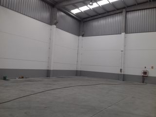 Lloguer Nau industrial a Rúa c parcela 87. Nave en alquiler con 850 m2 y pequeña campa exterior en pol ind