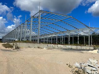 Rent Industrial building in Rua casal aboy 1. Nave en alquiler con 8.000 m2 y campa exterior de 30.000 m2 en p