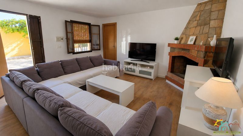 Foto 0fe783d0-a6d6-4409-b17b-305669836b06. Masia amb xemeneia a Benahadux