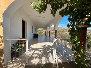 Masia a Calle de miguel navarro sanchez 4. Cortijo con amplios terrenos de cultivo, con olivos, viñedos, na