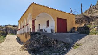 Casale in Calle de miguel navarro sanchez 4. Finca rústica de 22.000 m² con cortijo, agua en propiedad y cult