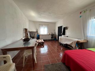Masia  Calle general gonzlez. Pequeo cortijo en terreno con olivos