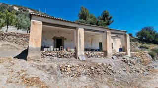 Masia  Calle de miguel navarro sanchez. Cortijo de tres estancias con amplio terreno de cultivo en produ