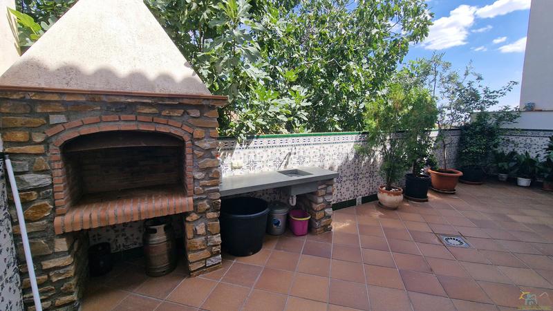 Foto 90ce2f5c-78f2-4ff2-9db5-b2b1c03ea704. Casa aparellada amb xemeneia calefacció aparcament a Diezma