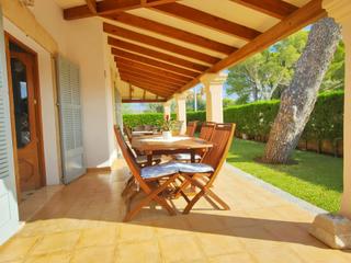 Xalet a Port d´Alcúdia-Platja dÁlcúdia. Chalet con gran jardín y 4 habitaciones