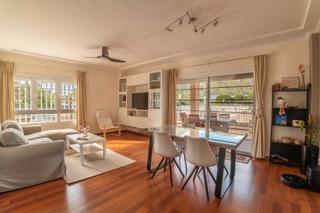 Pis  Calle belgica de. Planta baja en port dalcudia con terraza y piscina