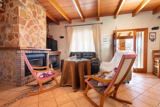 Masía en Centro. Exclusiva finca rústica con residencia unifamiliar y vistas a la