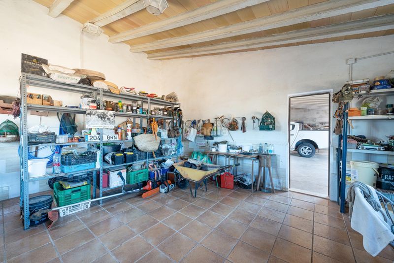 Foto 49c441db-4dc1-4d62-8b5f-bcbbfa6d411f. Masía exclusiva f rústica con residencia unifamiliar y vistas a la tramuntana privacidad, elegancia y auténtico estilo de v en Inca
