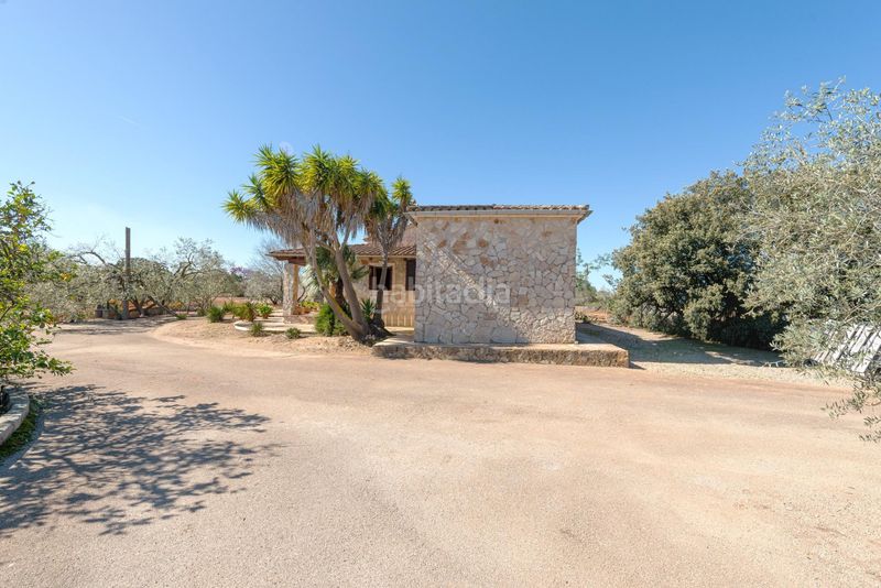 Foto 6e3b8db3-4063-45fa-a6ce-6de8a0039193. Masía exclusiva f rústica con residencia unifamiliar y vistas a la tramuntana privacidad, elegancia y auténtico estilo de v en Inca