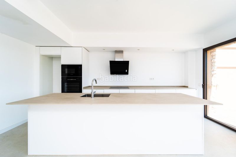 Foto 0c8d7412-9c47-4a81-8459-61a30a291ec2. Casa adossada amb aparcament a Cortes-Huertas Madrid