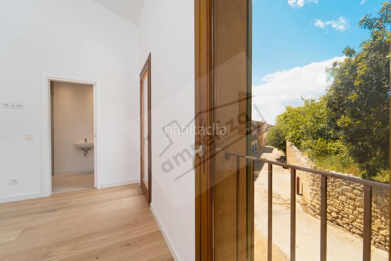 Foto cded04e7-746c-4bde-87e3-019ca13c9839. Casa adossada amb aparcament a Cortes-Huertas Madrid
