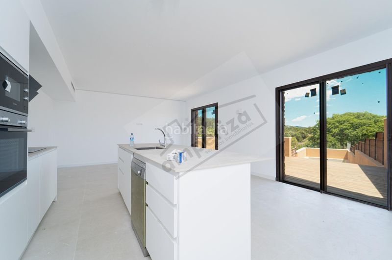 Foto d53576e3-f053-4fc2-bc3b-b7ca7a44ae8f. Casa adossada amb aparcament a Cortes-Huertas Madrid