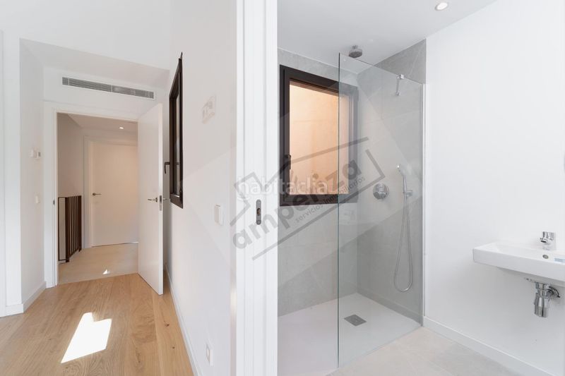 Foto ffcae61b-1174-43d4-adc3-c65d3ad86122. Casa adossada amb aparcament a Cortes-Huertas Madrid