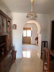 Casa en Álora. Casa de 3 dormitorios y un baño en el pueblo de alora.