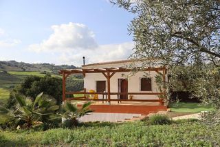 Masia  N/a. Casa de campo de 2 dormitorios y un ba�o en alora.