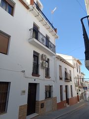Casa adossada  Calle camino nuevo. Casa de 3 plantas y 3 dormitorios en una calle c�ntrica de alora