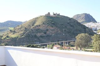 Pis en �lora. �tico de 2 dormitorios con terraza privada de 50 m2 a solo 5 min