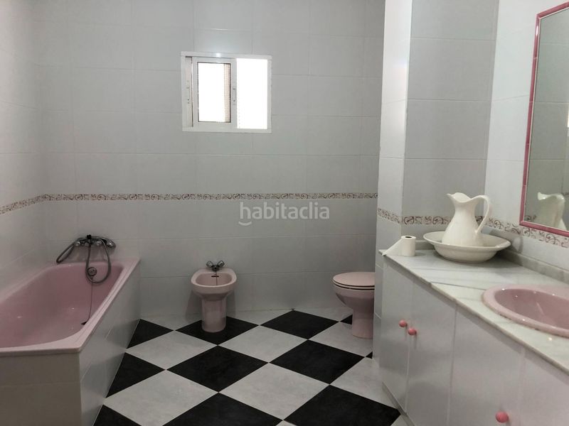 Foto 9442957e-a318-4910-9da6-0228e1053a95. Casa amb aparcament a Álora