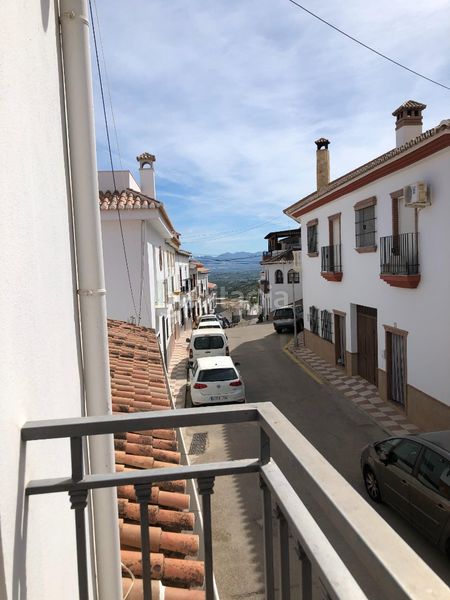 Foto a97bef6c-d37f-4872-8f12-930cbd59af02. Casa amb aparcament a Álora