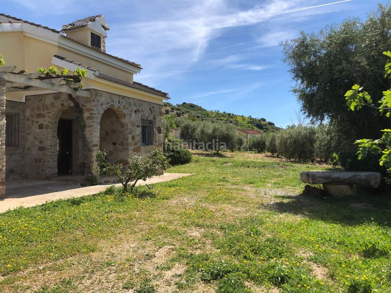 Foto edf6d1a1-8f7d-4f54-884e-3245b3e9bd50. Masia amb xemeneia a Valle de Abdalajís