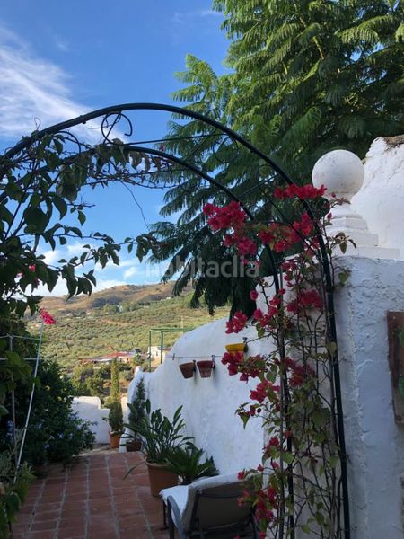 Foto f208a6d0-f25c-4f9c-9662-235edaa33105. Casa adossada amb xemeneia a Álora