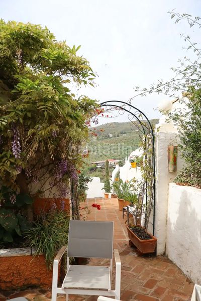 Foto fb1a1627-1acc-41a7-a84e-f04d9131f084. Casa adossada amb xemeneia a Álora