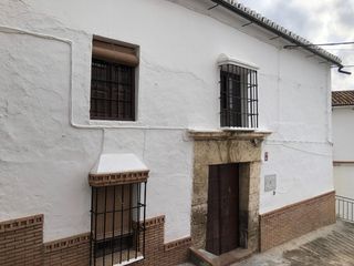 Casa  Calle la parra. Casa adosada de 249 m2 en el centro de alora pueblo.