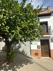 Casa  Calle santa ana. Casa de 3 dormitorios y 2 baños en el centro de alora