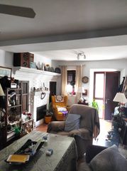 Casa  Calle erillas. Casa de 3 dormitorios y 2 baños en una calle tranquila de alora