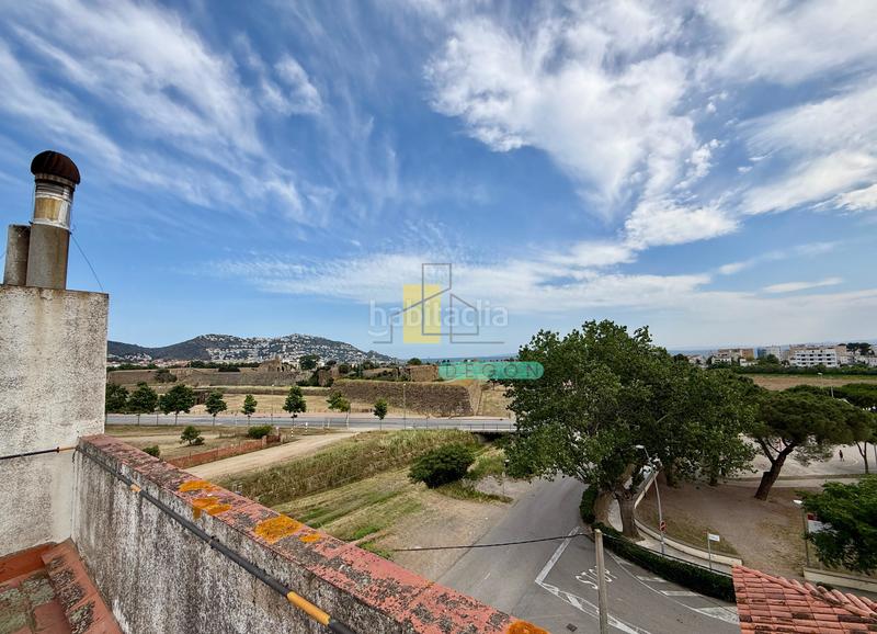 Foto 50a1d9de-f281-4cc6-abc7-d3ca8f849208. Apartamento  de 4 habitaciones con vistas despejadas en mas mates . en Roses