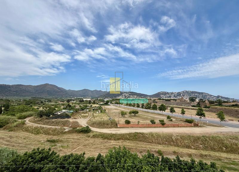 Foto 97398f79-7f43-474a-93f1-9490b744886e. Apartamento  de 4 habitaciones con vistas despejadas en mas mates . en Roses