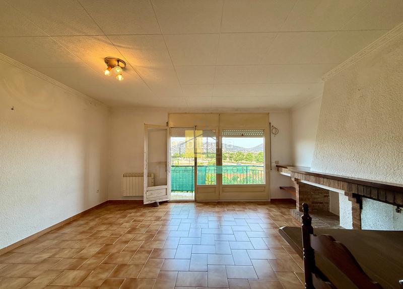 Foto d81ec095-9a80-4235-814b-d21b374ee780. Apartamento  de 4 habitaciones con vistas despejadas en mas mates . en Roses