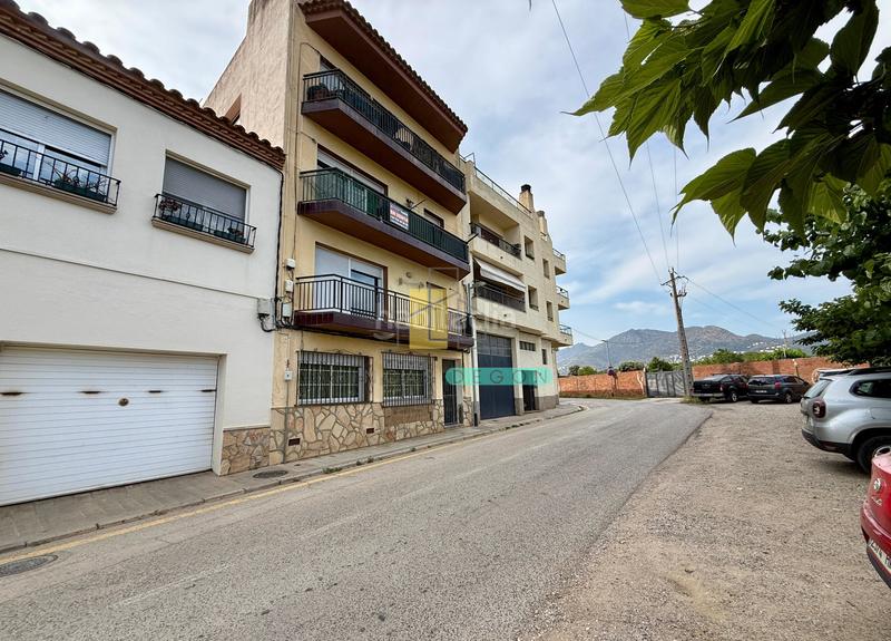 Foto ea995cc5-d183-4c94-a4cd-6089dd313570. Apartamento  de 4 habitaciones con vistas despejadas en mas mates . en Roses