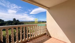 Appartement  Puigmal. Luminoso ático con terraza y parking en zona residencial de empu