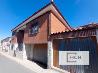 Maison à Calle vedado alto 27. Estupenda casa con semisotano y gran patio