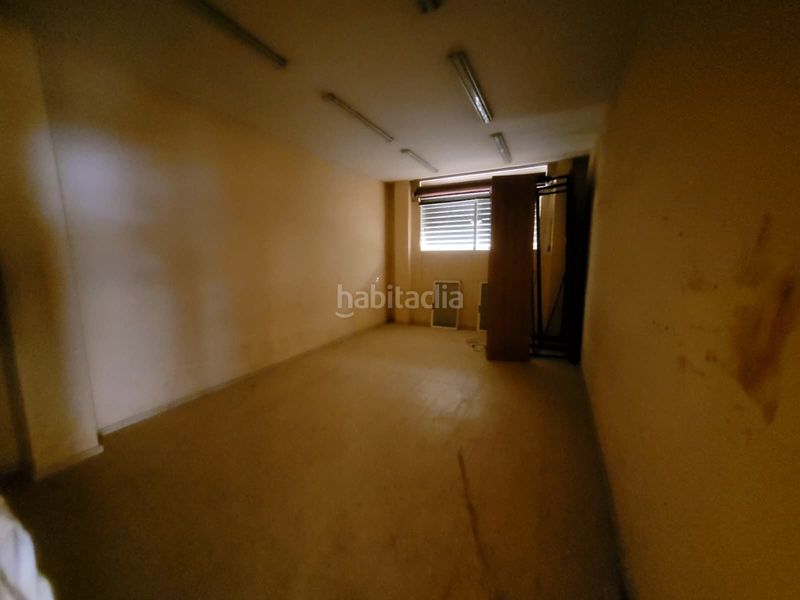 Foto c3ba6dc7-1c32-4708-b82f-e3e236c55ef5. Local comercial a Benetússer