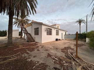 Xalet  Partida poligono 3. Casa de campo, 6 habitaciones, 3 baños, nave,  matola, elche