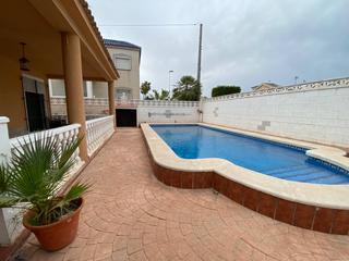 Casa  Calle estribor. Chalet, 3 habitaciones, 2 baños,  piscina,  trastero