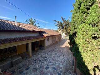 Xalet  Calle manuel macia juan. Chalet,  8 habitaciones, 3 baños, 2 aseos, 2 plazas de garaje, c
