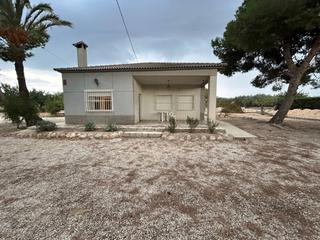 Casa  Partida poligono 1. Casa de campo, 3 habitaciones, 2 baños, partida de altabix, elch