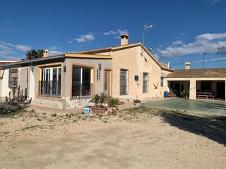 Xalet  Partida partida la hoya poligono 3. Chalet, 4 habitaciones, 1 baño, 1 aseo, la hoya, elche