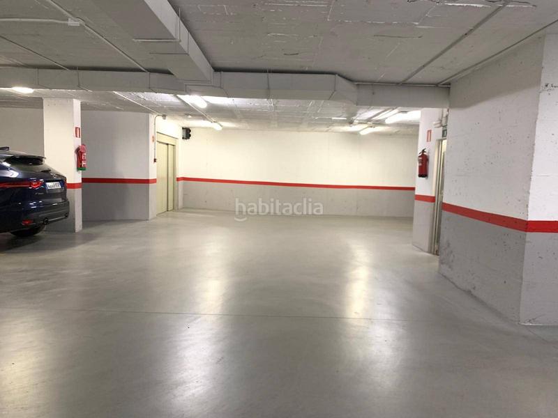 Foto 881e2db4-c8d3-4ea4-97f9-082d55a22793. Parking coche parking, puertas coloradas, elche en Elche / Elx