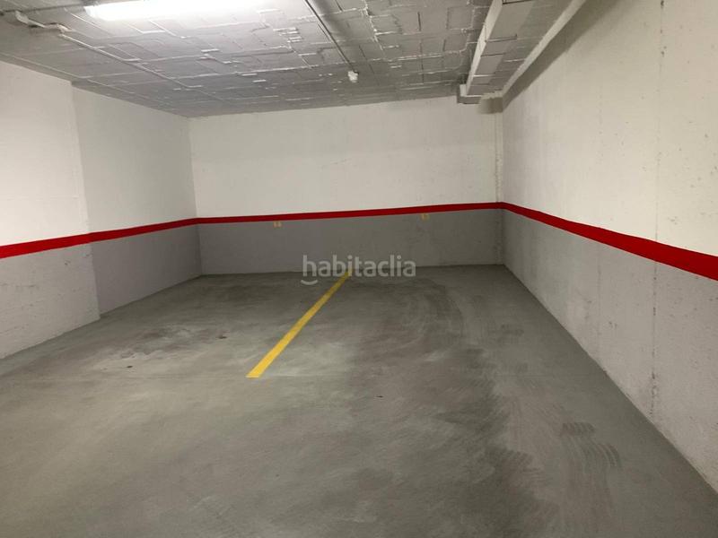 Foto b7725358-a456-42d4-9979-5ad406ed25f6. Parking coche parking, puertas coloradas, elche en Elche / Elx