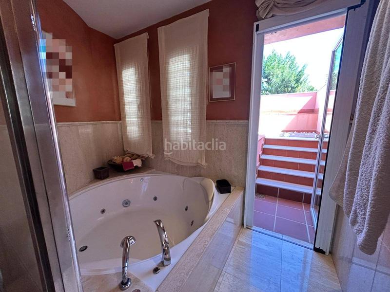 Foto 159df9f4-c7b6-49c8-add1-1e597ed6b645. Chalet , 7 dormitorios, 6 baños, 2 aseos, piscina, garaje, san juan , en Alicante