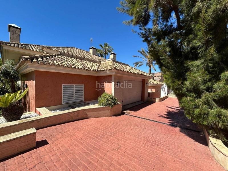 Foto d912a7a1-be3e-41e0-9c58-988486a8b40e. Chalet , 7 dormitorios, 6 baños, 2 aseos, piscina, garaje, san juan , en Alicante