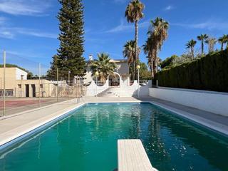 Xalet  Camino del tío pau. Chalet, 6 habitaciones, 3 baños, piscina, peña las aguilas. elch