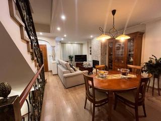 Maison  Calle de los montesinos. Bungalow, 3 habitaciones, 2 baños, 1 aseo, 2 parking, piscina, a