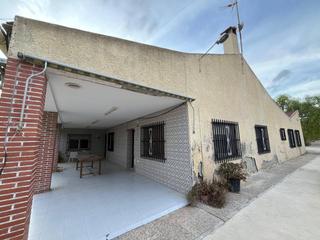 Chalet  Partida maitino poligono 1. Chalet, 8 habitaciones, 4 baños, piscina, maitino, elche